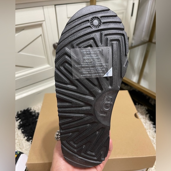 NIB Women’s Size 6 (European Size 36) UGG Classic Mini Sequin In Medallion Blue - Picture 11 of 15